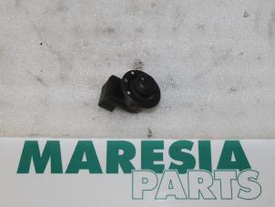 Used Mirror switch Renault Megane II (BM/CM) 1.5 dCi 80 Price € 15,00 Margin scheme offered by Maresia Parts