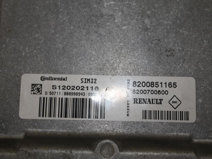Calculateur moteur d'un Renault Clio III (BR/CR) 1.2 16V TCe 100 2009