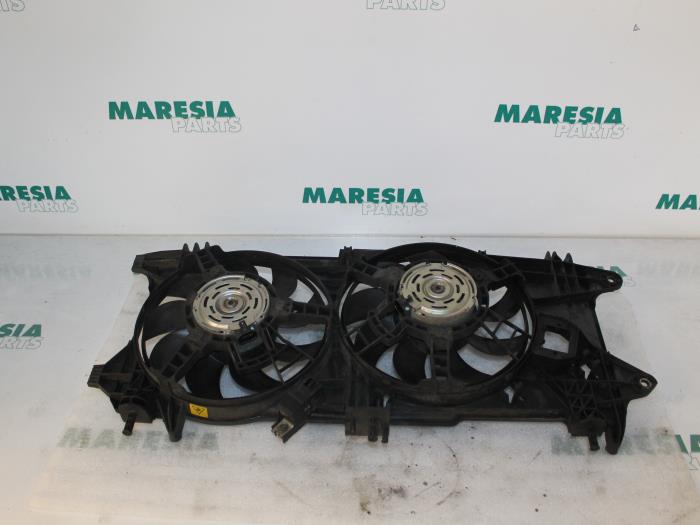 Motor de aleta de refrigeración de un Fiat Doblo (223A/119) 1.9 JTD Multijet 2007