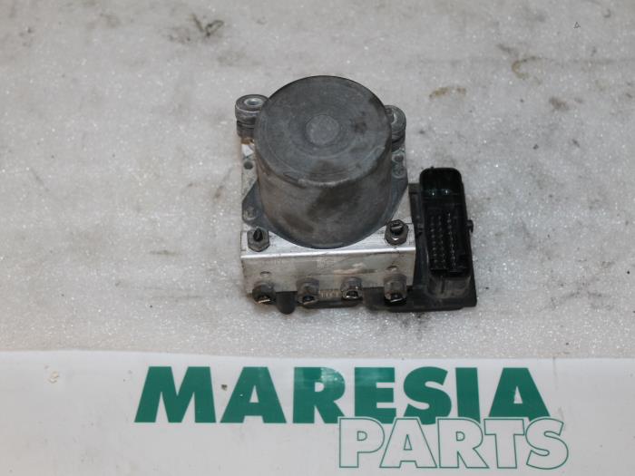 Używane Pompa ABS Fiat Scudo (270) 2.0 D Multijet Cena € 145,19 Z VAT oferowane przez Maresia Parts
