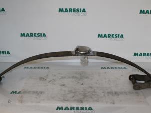 Używane Sprezyna piórowa tyl Fiat Doblo (223A/119) 1.9 JTD Multijet Cena € 75,00 Procedura marży oferowane przez Maresia Parts