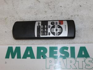 Used Radio, miscellaneous Renault Espace (JK) 2.0 dCi 16V 150 FAP Price € 20,00 Margin scheme offered by Maresia Parts
