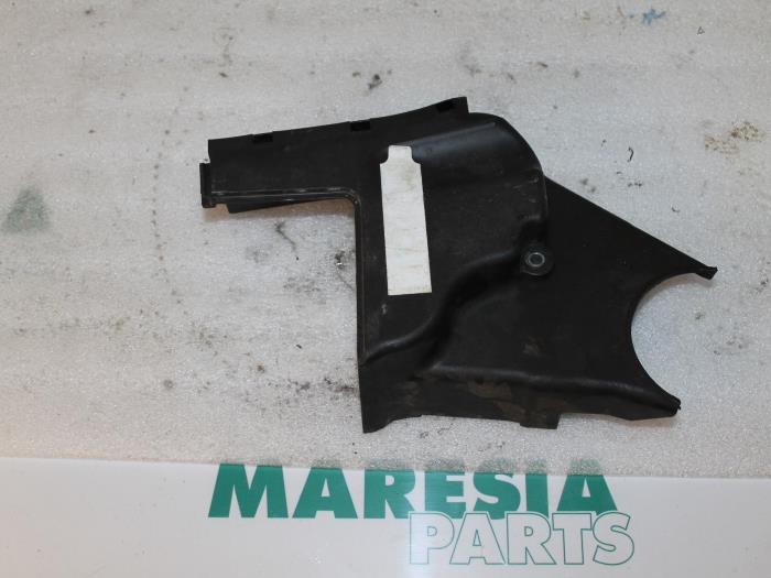 Usagé Couvercle de distribution Fiat Panda (169) 1.4 16V Prix € 20,00 Règlement à la marge proposé par Maresia Parts