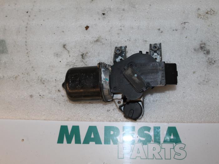 Front wiper motor from a Citroën C1 1.0 12V 2008