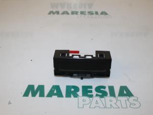 Gebrauchte Anzeige Innen Renault Megane II (BM/CM) 1.6 16V Preis € 15,00 Margenregelung angeboten von Maresia Parts