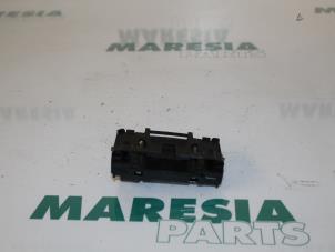 Usagé Lecteur de carte (serrure) Renault Scénic II (JM) 1.9 dCi 130 Prix € 25,00 Règlement à la marge proposé par Maresia Parts