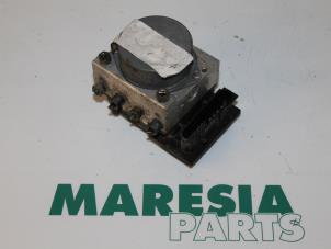 Usagé Pompe ABS Renault Scénic II (JM) 1.9 dCi 130 Prix € 75,00 Règlement à la marge proposé par Maresia Parts