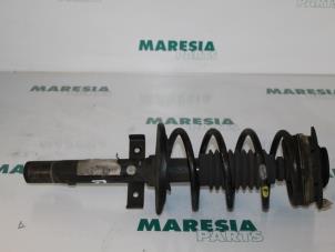 Gebrauchte Stoßdämpferstrebe rechts vorne Renault Scénic II (JM) 1.5 dCi 105 Preis € 25,00 Margenregelung angeboten von Maresia Parts