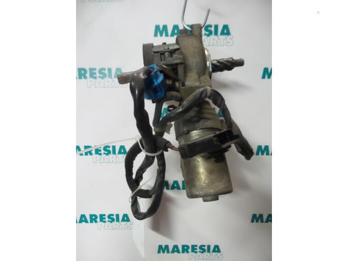 Power steering box from a Citroën C3 Pluriel (HB) 1.6 16V 2004