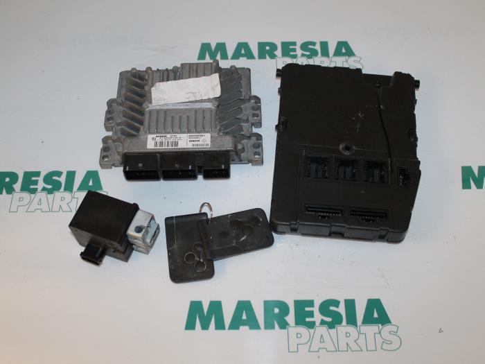 Used Engine management computer Renault Scénic II (JM) 1.5 dCi 105 Price € 324,99 Margin scheme offered by Maresia Parts