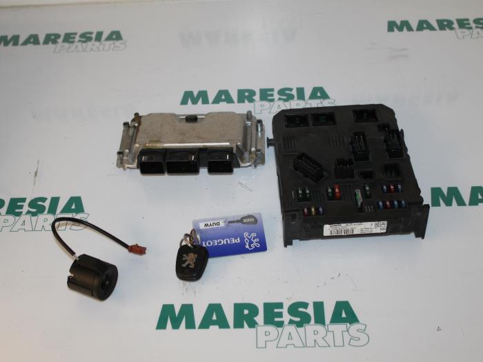 Engine management computer Peugeot 206 SW 1.6 16V 0261207477 NFU