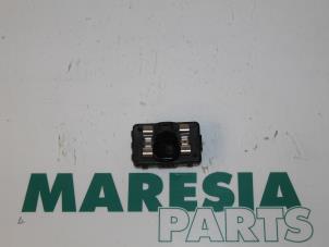 Used Rain sensor Alfa Romeo 159 Sportwagon (939BX) 2.2 JTS 16V Price € 25,00 Margin scheme offered by Maresia Parts