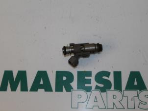 Gebrauchte Injektor (Benzineinspritzung) Peugeot 206 (2A/C/H/J/S) 1.4 16V Preis € 20,00 Margenregelung angeboten von Maresia Parts