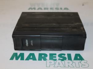 Używane Zmieniarka CD Citroen C5 I Break (DE) 2.0 16V Cena € 75,00 Procedura marży oferowane przez Maresia Parts