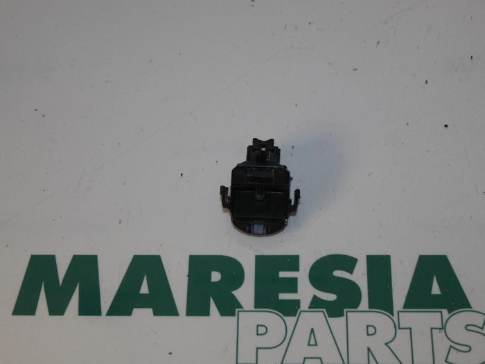 Begagnade Ljussensor Citroen C5 I Break (DE) 2.0 16V Pris € 22,50 Marginaltabell erbjuds av Maresia Parts