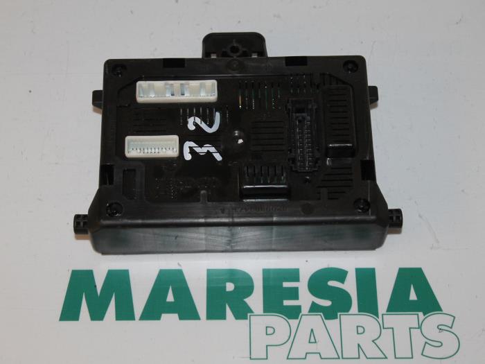 Usagé Ordinateur divers Renault Clio III (BR/CR) 1.6 16V Prix € 105,00 Règlement à la marge proposé par Maresia Parts