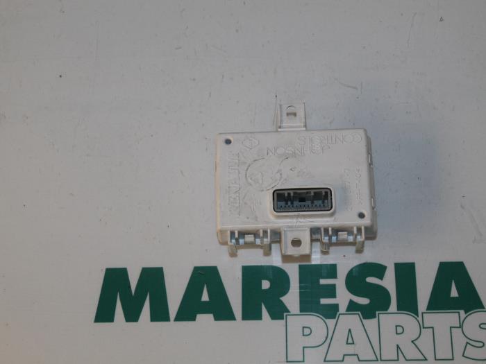 Usagé Ordinateur divers Renault Megane III Grandtour (KZ) 1.5 dCi 110 Prix € 19,98 Règlement à la marge proposé par Maresia Parts