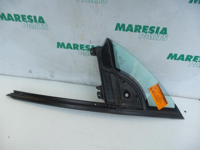 Usados Ventanilla triangular izquierda delante Citroen C3 Pluriel (HB) 1.6 16V Precio € 40,00 Norma de margen ofrecido por Maresia Parts