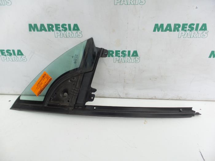 Usados Ventanilla triangular derecha delante Citroen C3 Pluriel (HB) 1.6 16V Precio € 40,00 Norma de margen ofrecido por Maresia Parts
