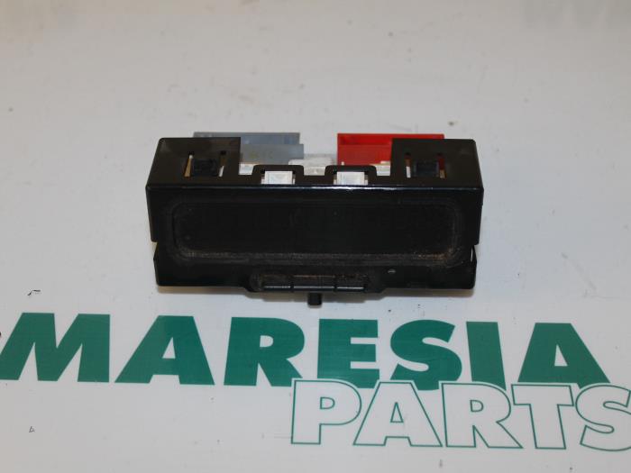 Begagnade Innerdisplay Renault Scénic I (JA) 1.9 dCi Pris € 15,00 Marginaltabell erbjuds av Maresia Parts