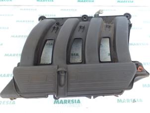 Używane Kolektor dolotowy Renault Laguna I (B56) 1.8 16V Cena € 40,00 Procedura marży oferowane przez Maresia Parts