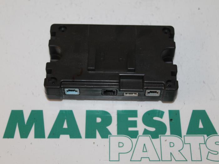 Usagé Ordinateur divers Renault Megane III Grandtour (KZ) 1.5 dCi 90 Prix € 34,99 Règlement à la marge proposé par Maresia Parts