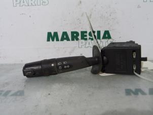 Używane Przelacznik kierunkowskazu Lancia Zeta 2.0 Turbo Cena € 25,00 Procedura marży oferowane przez Maresia Parts