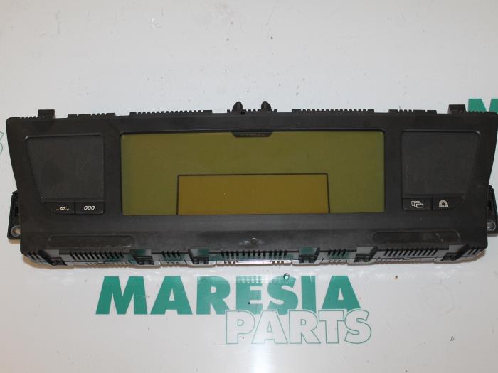 Instrument panel from a Citroën C4 Grand Picasso (UA) 2.0 HDiF 16V 135 2008