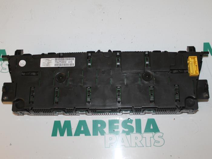 Instrument panel from a Citroën C4 Grand Picasso (UA) 2.0 HDiF 16V 135 2008