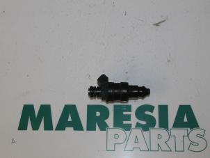 Used Injector (petrol injection) Renault Clio II (BB/CB) 1.4 Price € 25,00 Margin scheme offered by Maresia Parts