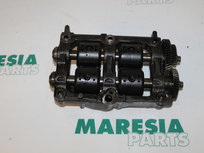 Gebrauchte Nockenwelle Renault Espace (JK) 2.2 dCi 16V Preis € 105,00 Margenregelung angeboten von Maresia Parts
