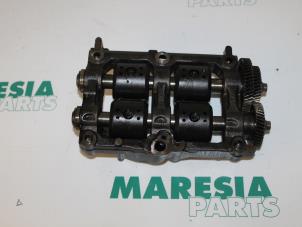 Used Camshaft Renault Espace (JK) 2.2 dCi 16V Price € 105,00 Margin scheme offered by Maresia Parts