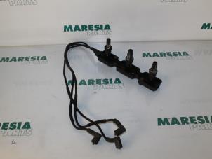 Używane Zestaw cewek zaplonowych Peugeot 406 Coupé (8C) 2.9 V6 24V Cena € 105,00 Procedura marży oferowane przez Maresia Parts