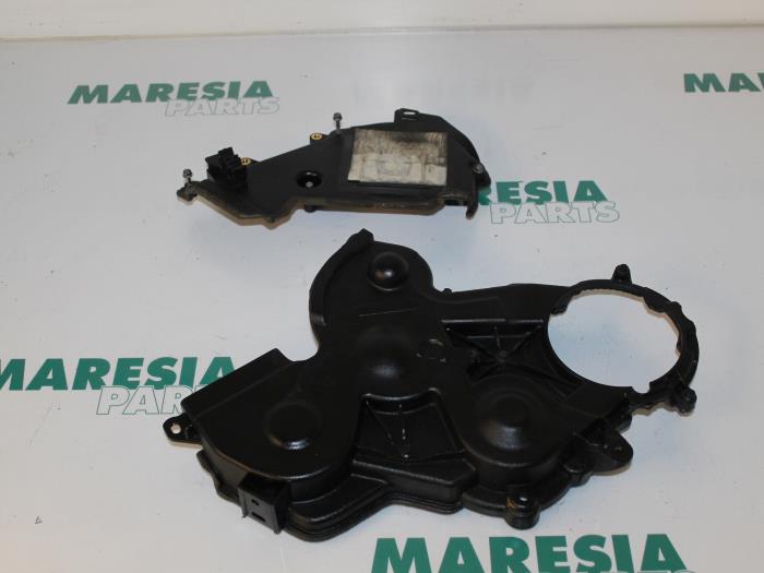 Usagé Couvercle de distribution Peugeot 508 (8D) 1.6 HDiF 16V Prix € 40,00 Règlement à la marge proposé par Maresia Parts
