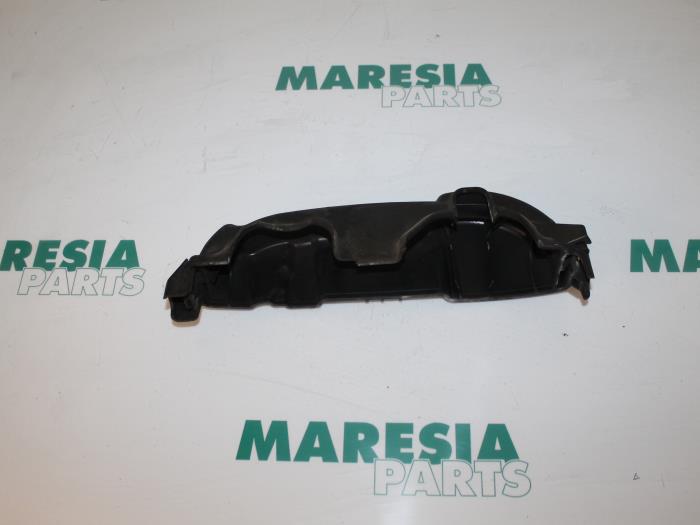 Usagé Couvercle de distribution Renault Laguna II (BG) 2.0 16V IDE Prix € 15,00 Règlement à la marge proposé par Maresia Parts