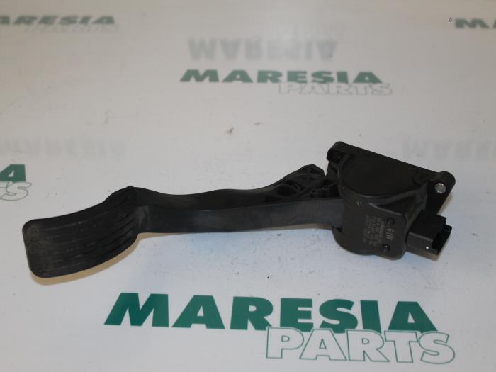 Begagnade Gaspedalsensor Citroen C4 Grand Picasso (UA) 2.0 HDiF 16V 135 Pris € 65,00 Marginaltabell erbjuds av Maresia Parts
