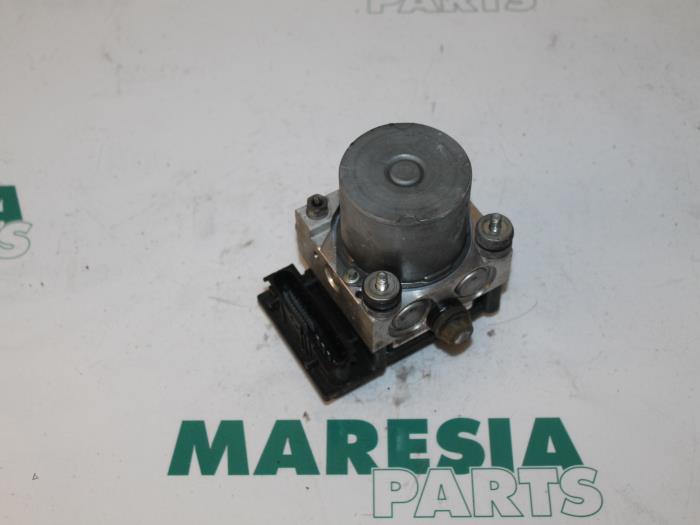 Begagnade ABS-pump Fiat Punto II (188) 1.4 16V Pris € 40,00 Marginaltabell erbjuds av Maresia Parts