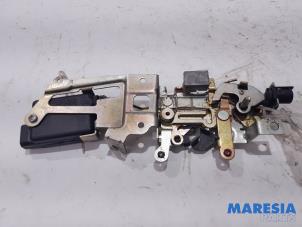 Used Rear door mechanism 4-door, right Lancia Zeta 2.0 Turbo Price € 50,00 Margin scheme offered by Maresia Parts