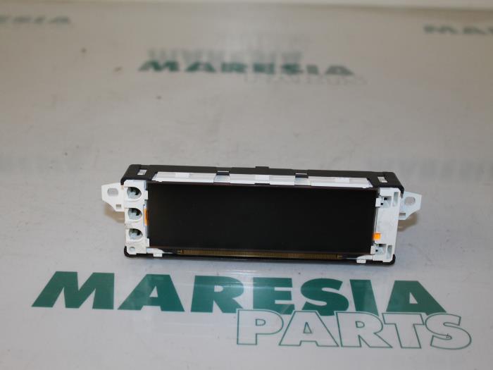 Begagnade Innerdisplay Peugeot Partner (GC/GF/GG/GJ/GK) 1.6 HDI 90 16V Pris € 36,30 Inklusive moms erbjuds av Maresia Parts