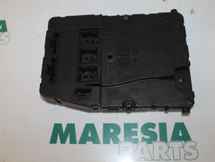Usados Caja de fusibles Renault Scénic II (JM) 1.5 dCi 85 Precio € 131,25 Norma de margen ofrecido por Maresia Parts
