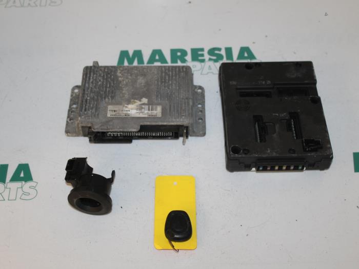 Used Engine management computer Renault Megane Scénic (JA) 2.0 RT Price € 105,00 Margin scheme offered by Maresia Parts