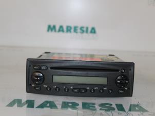 Używane Radioodtwarzacz CD Fiat Doblo (223A/119) 1.9 JTD Cena € 90,75 Z VAT oferowane przez Maresia Parts