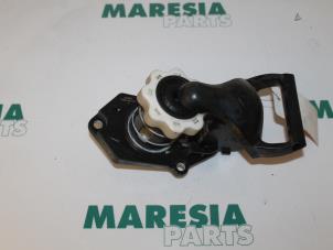 Używane Winda kola zapasowego Renault Modus/Grand Modus (JP) 1.2 16V Cena € 35,00 Procedura marży oferowane przez Maresia Parts