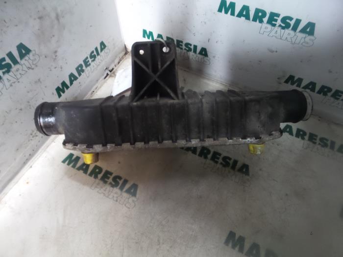 Usagé Radiateur d'huile Citroen C8 (EA/EB) 2.2 HDi 16V Prix € 105,00 Règlement à la marge proposé par Maresia Parts