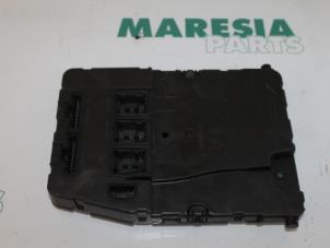 Usados Caja de fusibles Renault Scénic II (JM) 1.5 dCi 85 Precio € 105,00 Norma de margen ofrecido por Maresia Parts