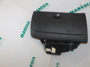 Used Glovebox Peugeot 407 (6C/J) 2.2 16V Price € 50,00 Margin scheme offered by Maresia Parts