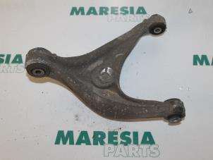 Used Rear lower wishbone, left Peugeot 407 (6C/J) 2.2 16V Price € 105,00 Margin scheme offered by Maresia Parts