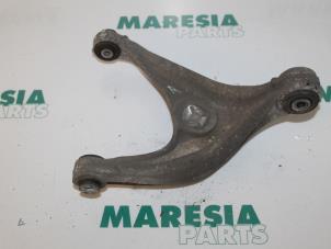Used Lower wishbone, rear right Peugeot 407 (6C/J) 2.2 16V Price € 50,00 Margin scheme offered by Maresia Parts