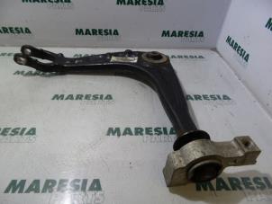 Used Front lower wishbone, left Peugeot 407 (6C/J) 2.2 16V Price € 40,00 Margin scheme offered by Maresia Parts