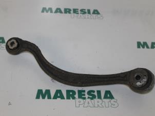 Używane Wahacz zawieszenia prawy tyl Peugeot 407 (6C/J) 2.2 16V Cena € 50,00 Procedura marży oferowane przez Maresia Parts